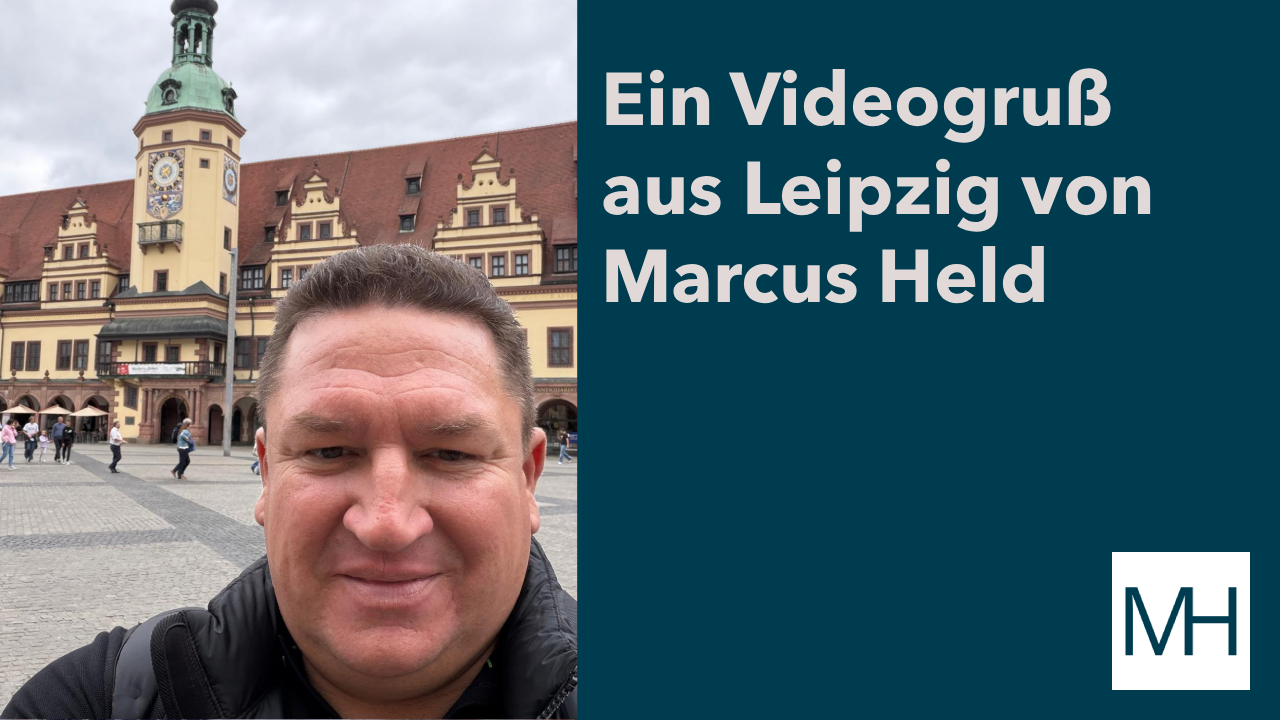 Marcus Held auf dem Leipziger Marktplatz vor dem Alten Rathaus. In seinem Videogruß aus Leipzig spricht der ehemalige Bundestagsabgeordnete über das Finale der Fußball-Weltmeisterschaft, die Bundesjugendspiele, die Debatte zur Wehrpflicht sowie aktuelle innenpolitische Entwicklungen in Deutschland.